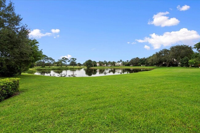 Building Photo - 2542 Bedford Mews Dr