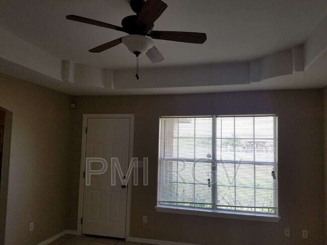 Building Photo - 8314 N Val Verde Rd