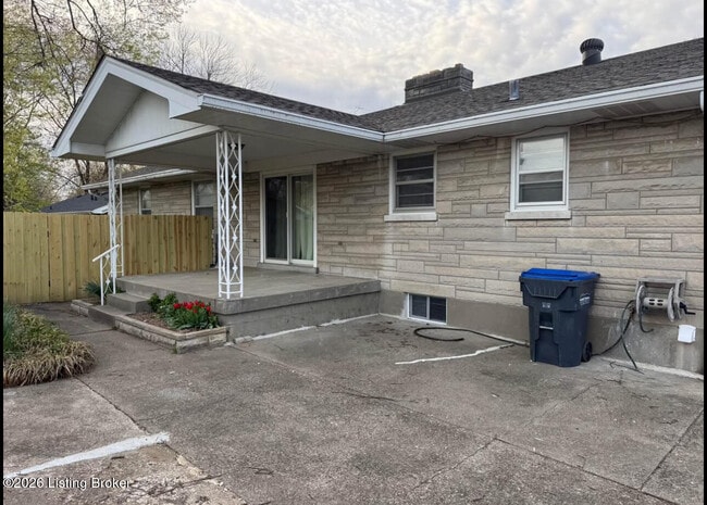 Building Photo - 4916 Oak Park Dr