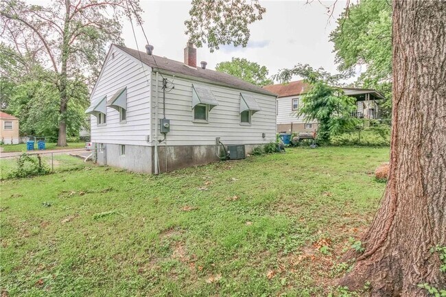 Building Photo - Charming 2-Bedroom Home