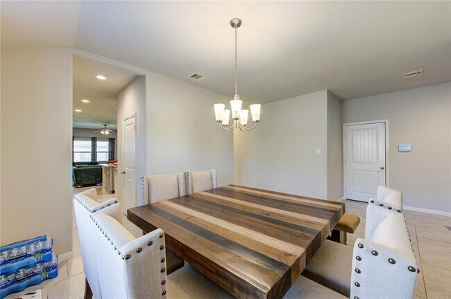 Building Photo - 9011 Hemlock Dr
