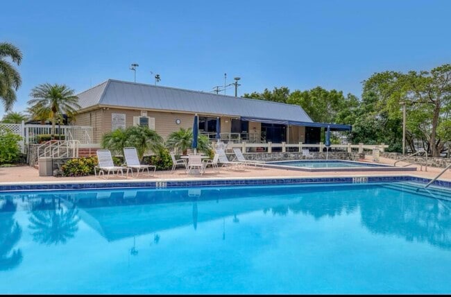 Building Photo - 18390 SE Wood Haven Ln