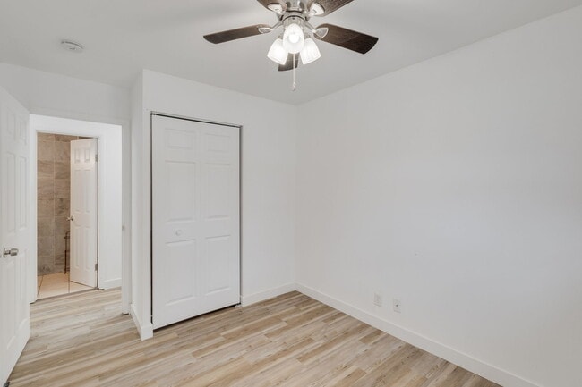 Building Photo - 533 Redwood Rd