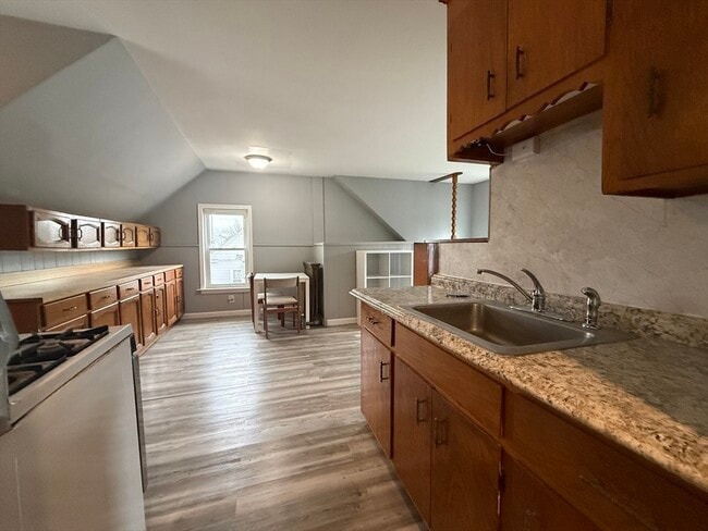 Building Photo - 30-32-32 Melrose St