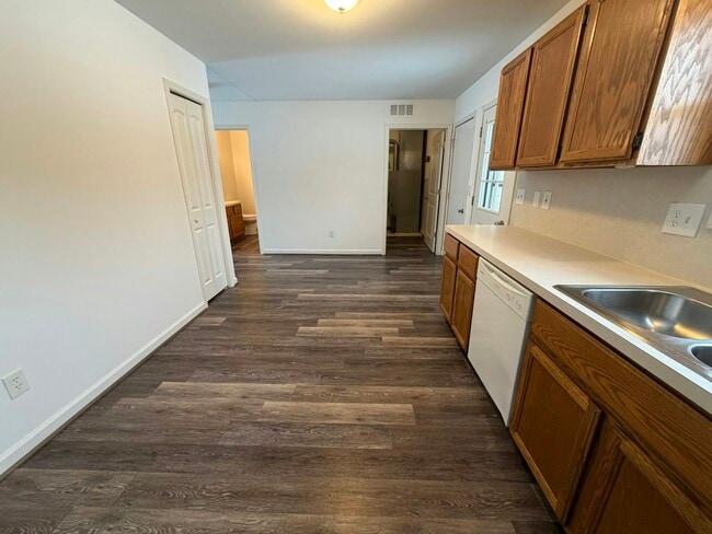 Building Photo - 801 S 15th St