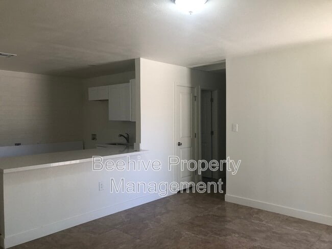 Building Photo - 2530 E Atlanta Ave