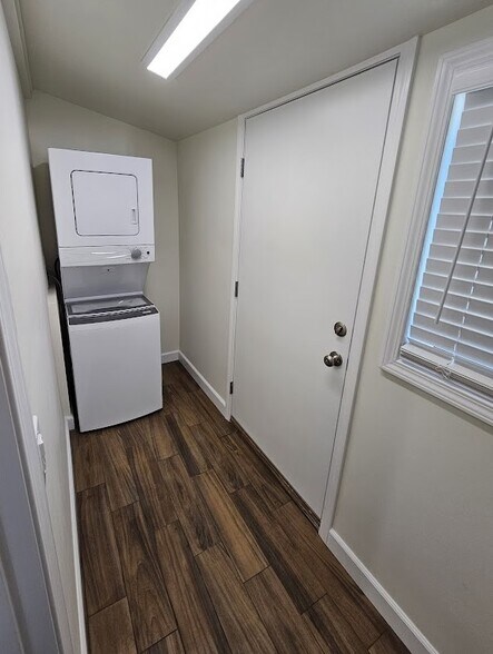 Building Photo - 3136 Casitas Ave