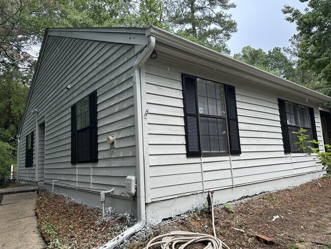 Building Photo - 2400 Talco Hills Dr