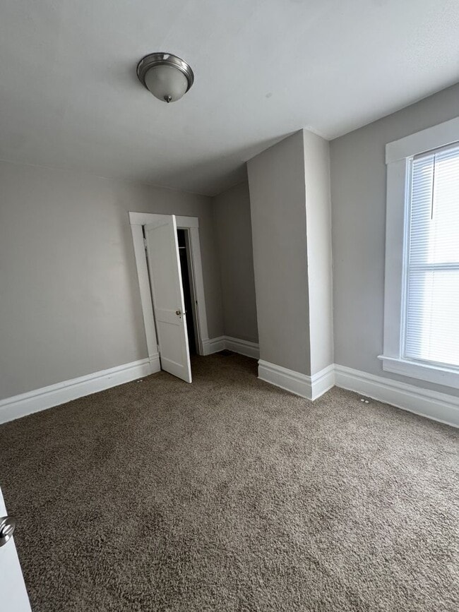 Building Photo - 235-237 Avondale Ave