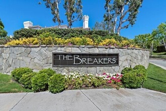 Building Photo - 74 Shorebreaker Dr