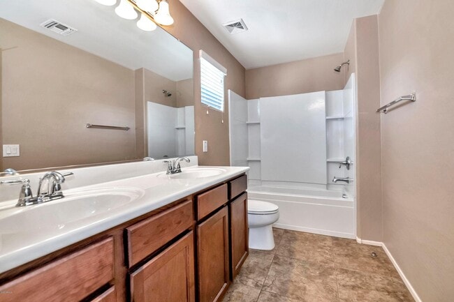 Building Photo - 4058 E Carla Vista Dr