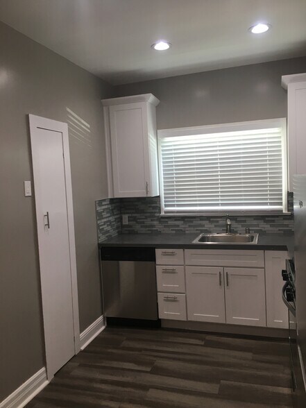 Kitchen dishwasher - 120 Franklin Ct