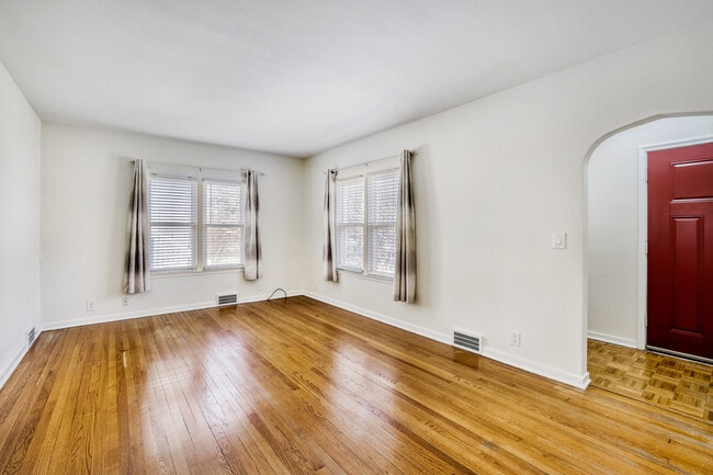 Building Photo - 626 N Hough St