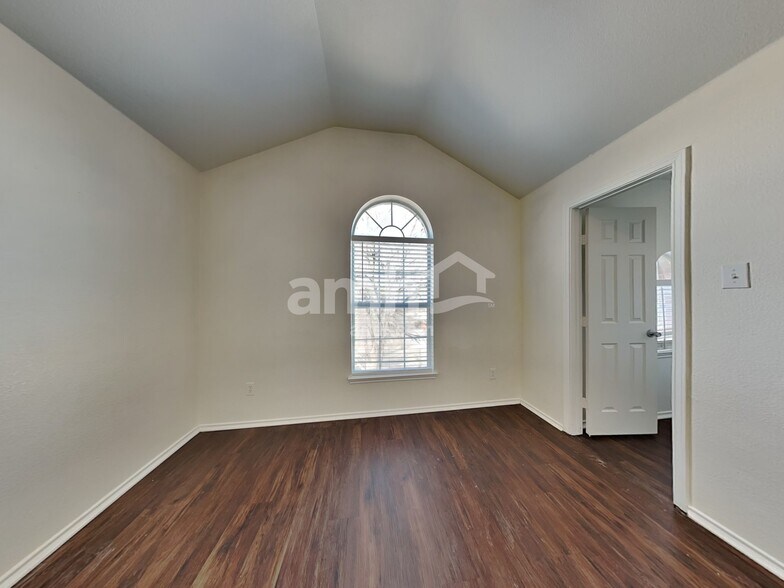 Building Photo - 2101 Hanakoa Falls Dr