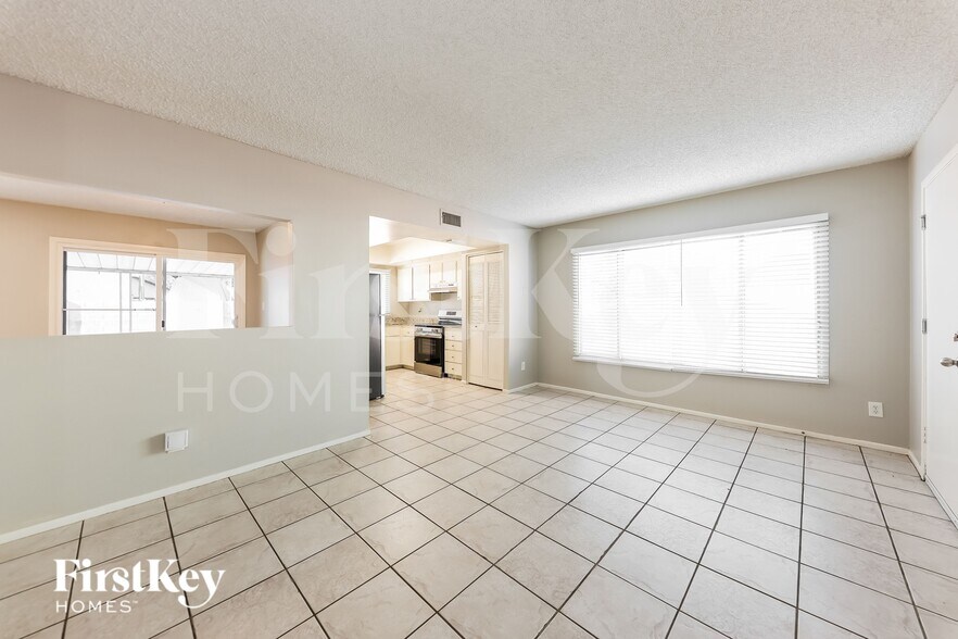 Building Photo - 14016 N 33rd Dr