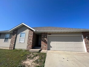 Building Photo - COMING SOON: Beautiful 3 bedroom / 2 bathroom house in Joplin Mo close to Missouri Southern with ...