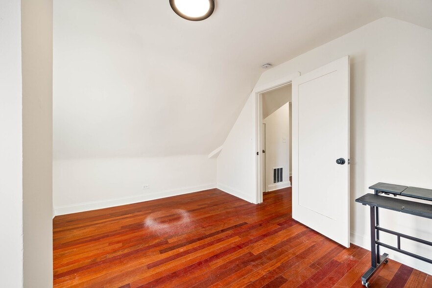 Building Photo - 1118 Garnett Pl