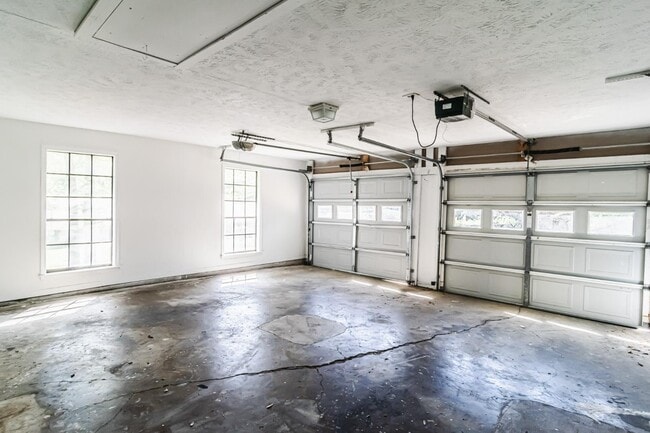 Building Photo - 703 Parker Dr