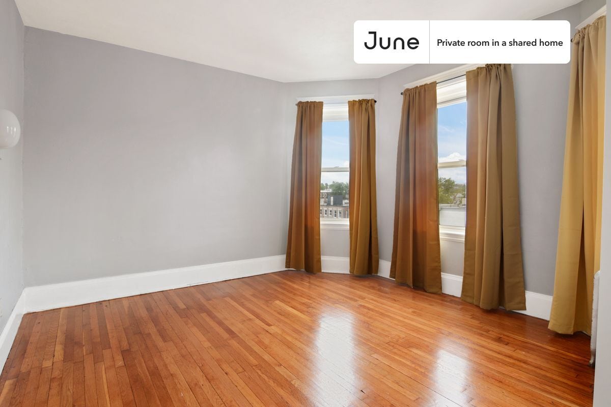 Building Photo - Room in Shared 4 bed/1 bath home