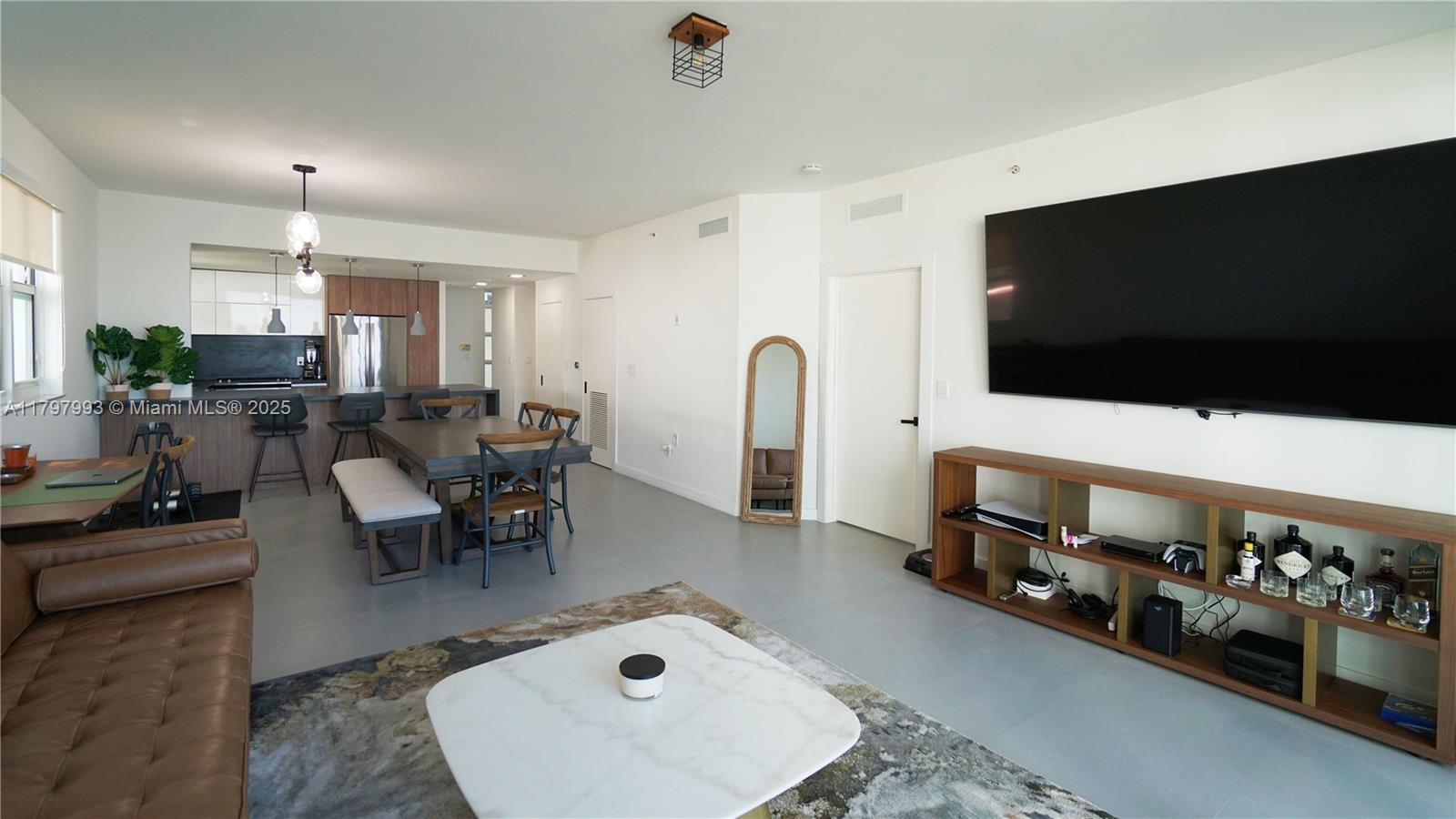 Building Photo - 7918 Harbor Island Dr
