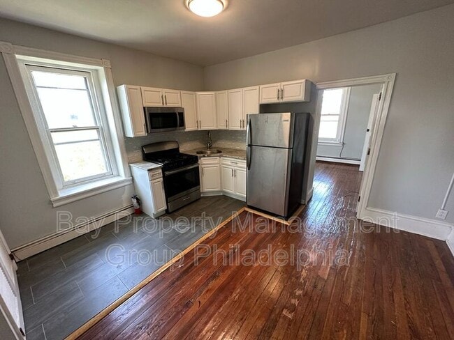 Building Photo - 435 E Walnut Ln