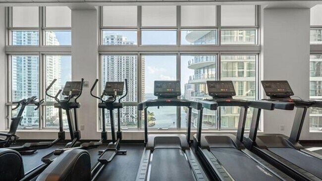 Building Photo - 300 S Biscayne Blvd