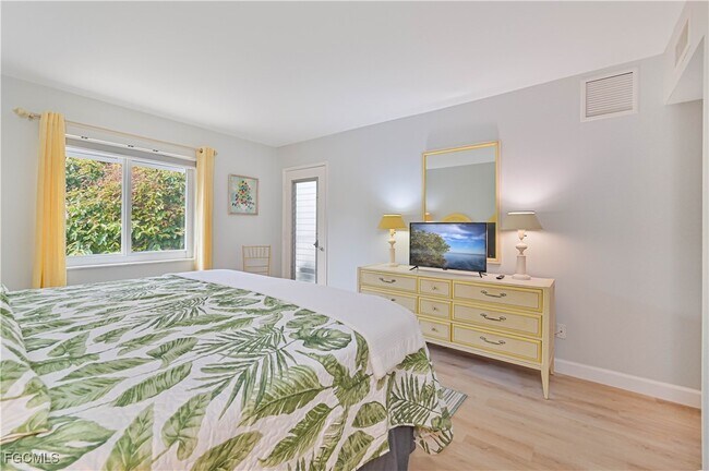 Building Photo - 223 3rd Ave S