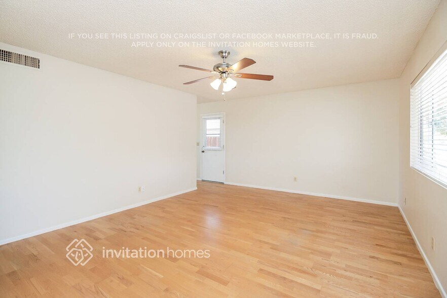 Building Photo - 580 W Del Rio St