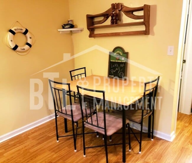 Building Photo - Cozy 1 bedroom Lake condo!!