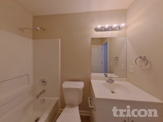 Building Photo - 131 Quiet Grove Dr