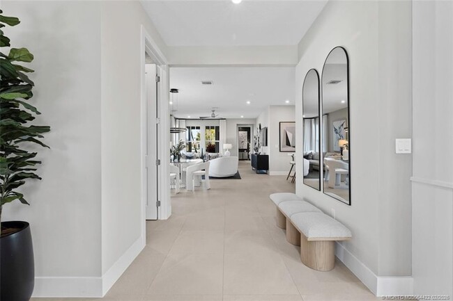 Building Photo - 823 SW Pr Ave