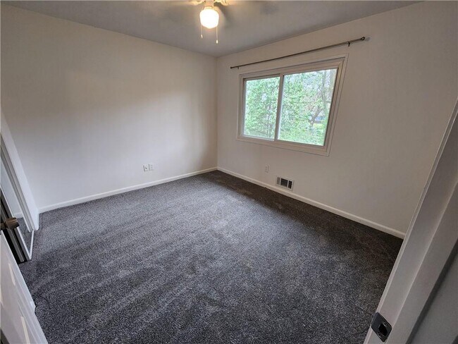 Building Photo - 120 Biscayne Dr NW