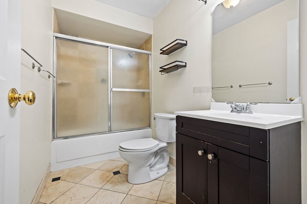 Building Photo - 33 Pond Ave