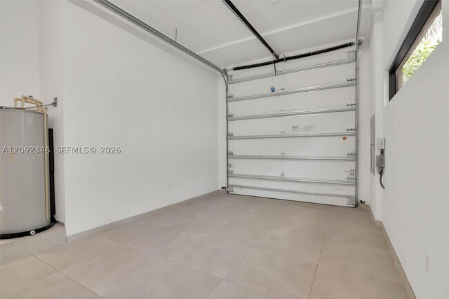 Building Photo - 135 SW 29th Rd