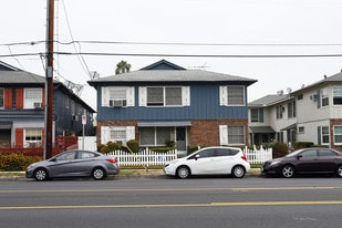 Building Photo - 13509 Moorpark St