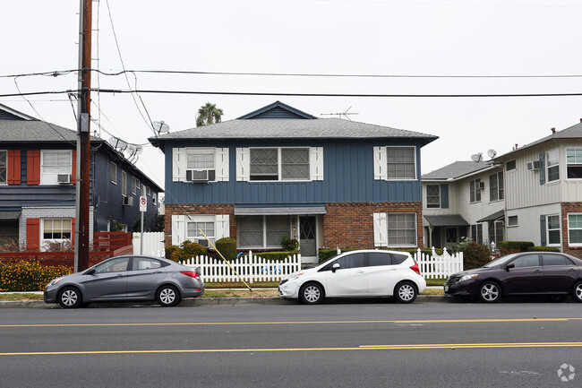 Building Photo - 13509 Moorpark St