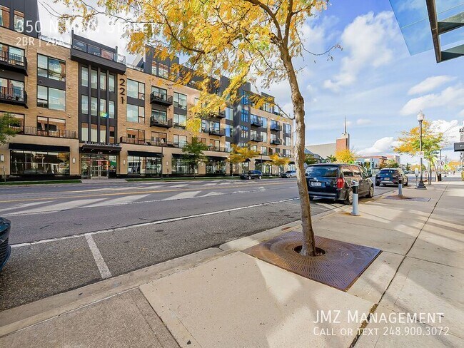 Building Photo - 350 N Main St