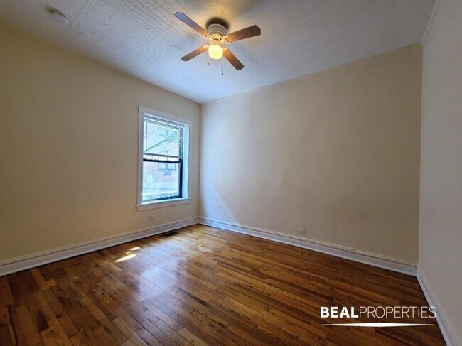 Building Photo - 1 bedroom in CHICAGO IL 60657