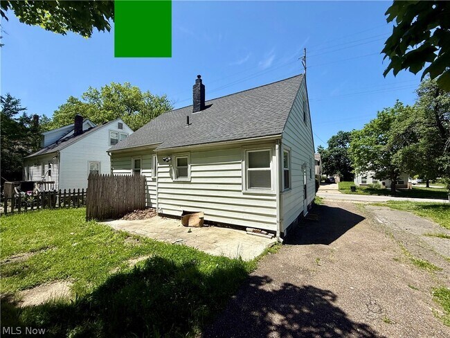 Building Photo - 575 Noble Ave