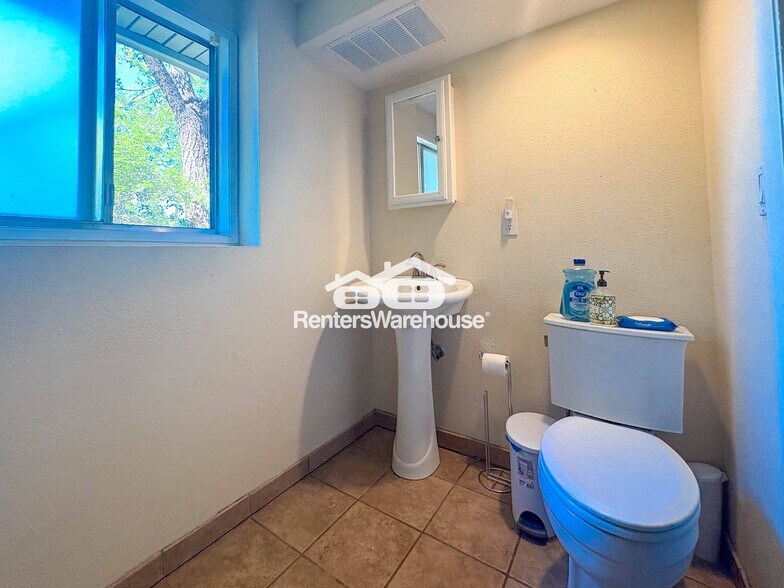 Building Photo - 10935 Birch Dr