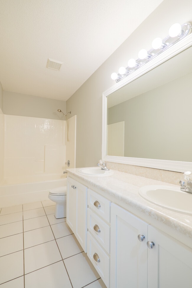 Building Photo - 4246 Netherfield Ln