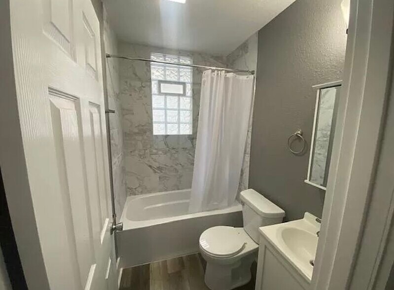 Primary Photo - 2427 N 21st St
