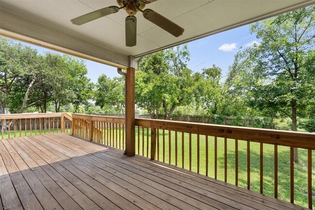 Building Photo - 100 Parque Cir