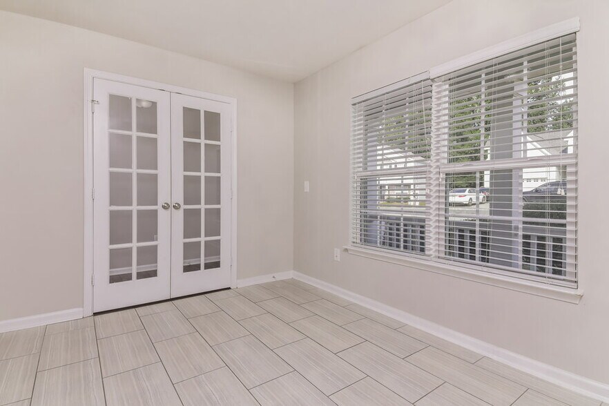 Building Photo - 8007 Spiderlily Ct