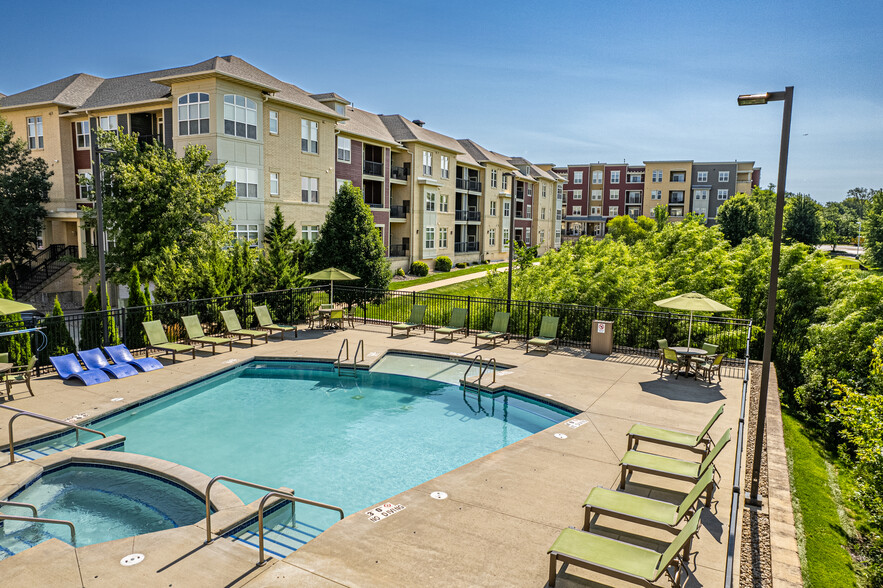 Pool & Jacuzzi - Tribeca Village