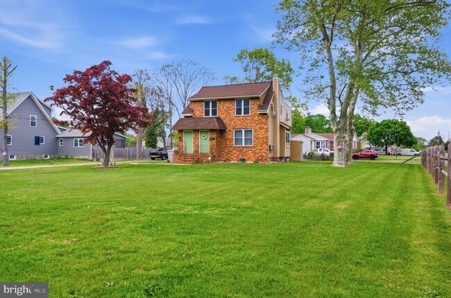 Building Photo - 1130 E Park Ave