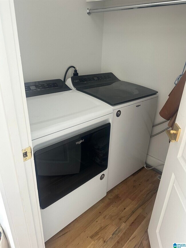 Building Photo - 300 20th St N