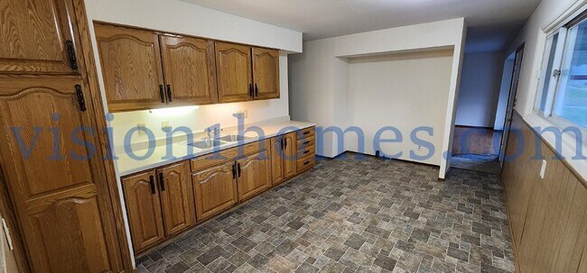 Building Photo - 862 Runyan Ave