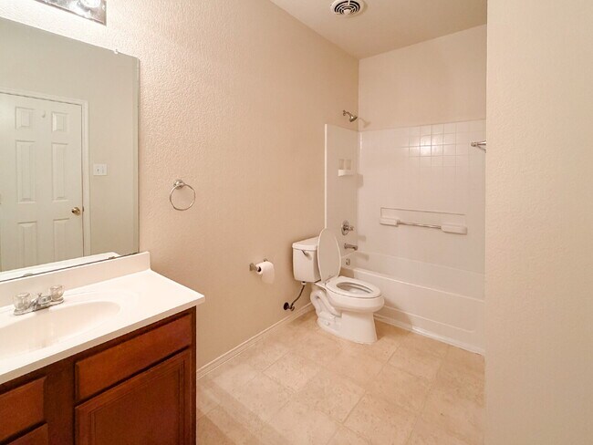 Building Photo - Charming 3-Bedroom, 2-Bath in Grand Prairie!