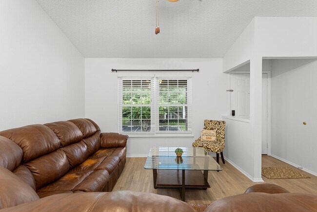 Primary Photo - 128 Reserve Cir